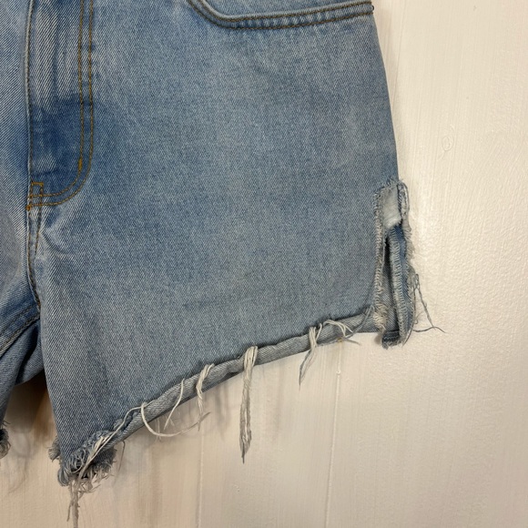 Vintage High Waist Raw Hem Denim Shorts Sz 32 - Picture 4 of 9